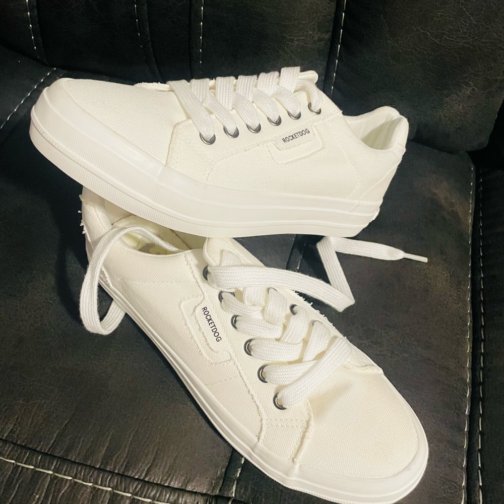 New Woman New Rocket Dog White Low-Top Sneakers Minimalist Design